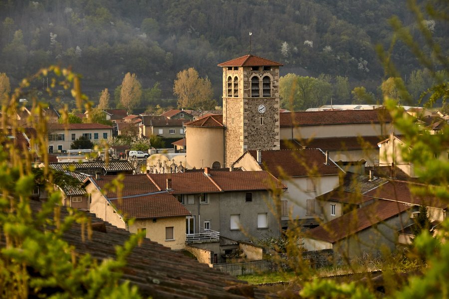 File:Ampuis-rhone-france.jpg