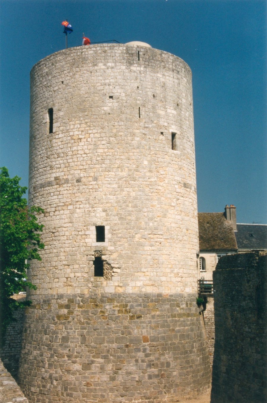 File:Dourdan Donjon.jpg