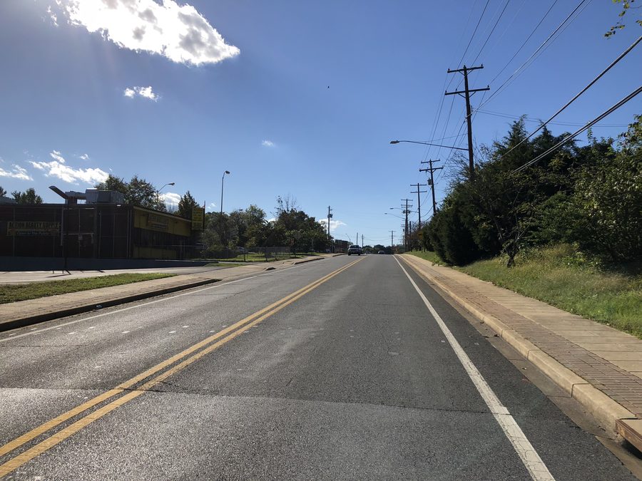 Вид вдоль Maryland State Route 332 в Капитол-Хайтс, Мэриленд