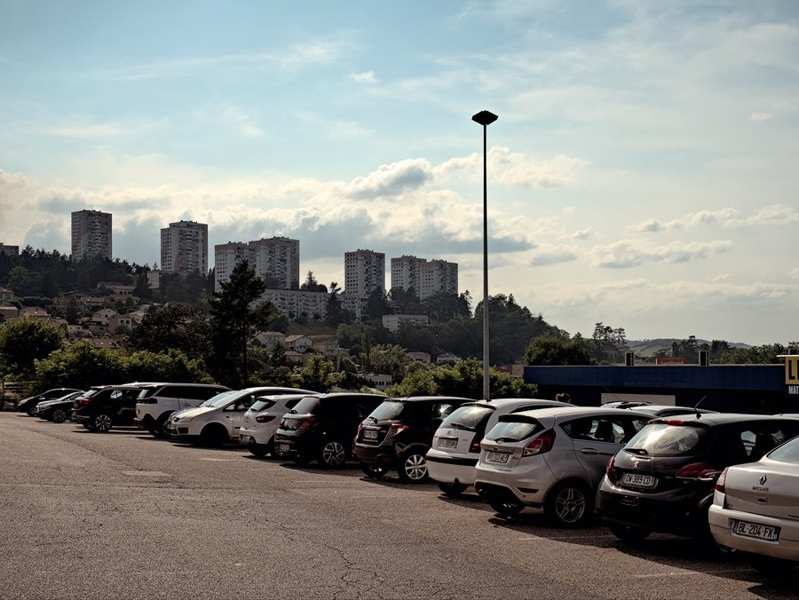 File:Villars depuis le Bois Monzil.jpg