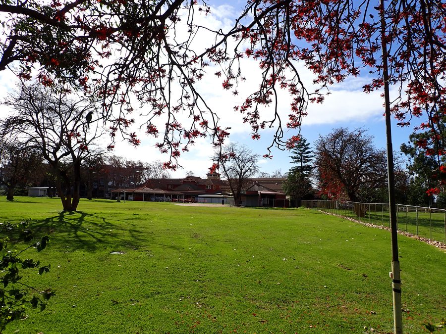Ascot Racecourse in Perth, Western Australia, von der Grandstand Road aus gesehen