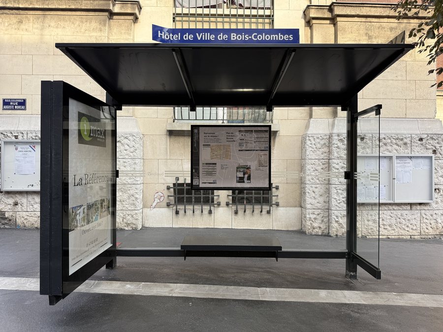 File:Arrêt Bus Hôtel Ville Bois Colombes Rue Auguste Moreau - Bois-Colombes (FR92) - 2026-06-27 - 1.jpg