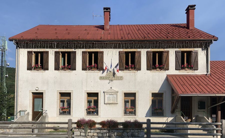 File:Mairie Lélex Ain 4.jpg