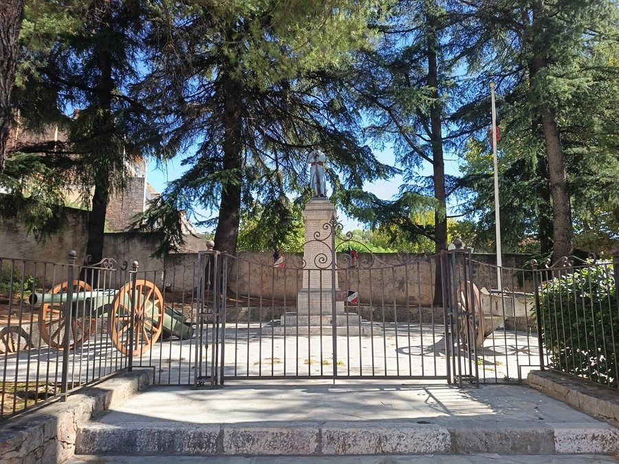 File:Salernes-Monumorts.jpg