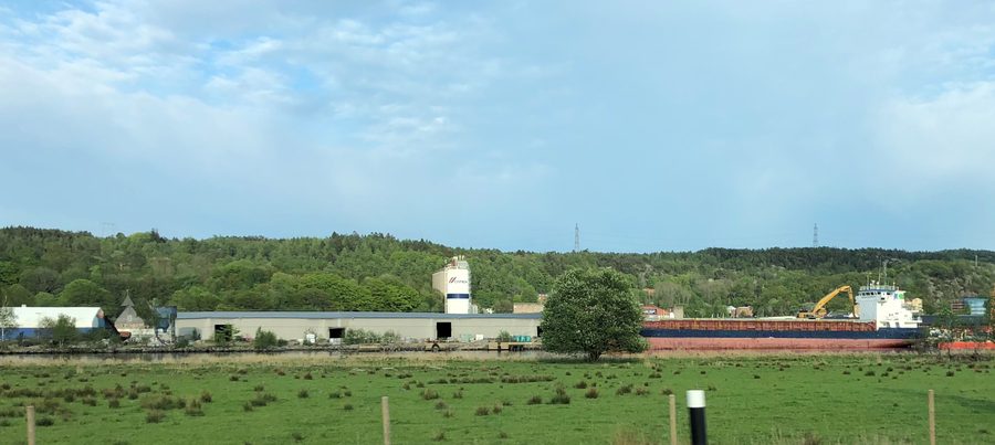Göta älv bei Surte in der Gemeinde Ale mit Uferlandschaft