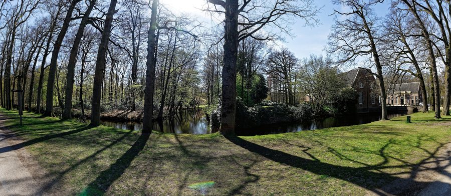 File:Baarn - Landgoed Groeneveld - On the right Kasteel Groeneveld.jpg