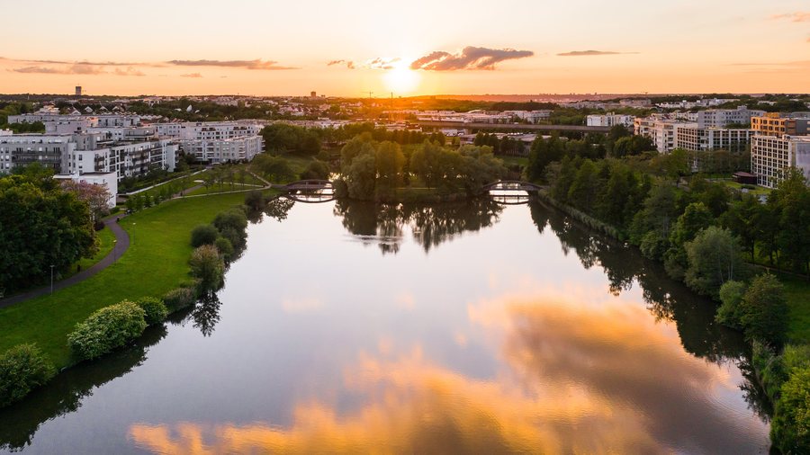 File:Étang du Segrais at Sunset, Between Lognes and Torcy, 2019-05-28.jpg