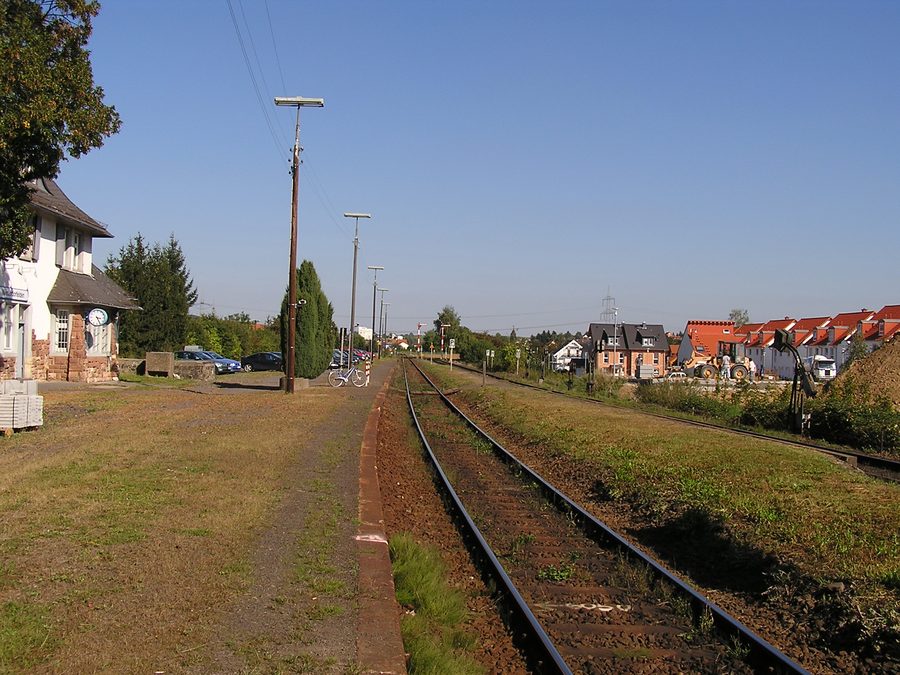 Вокзал Ниддердорфельден на Niddertalbahn с семафорными сигналами