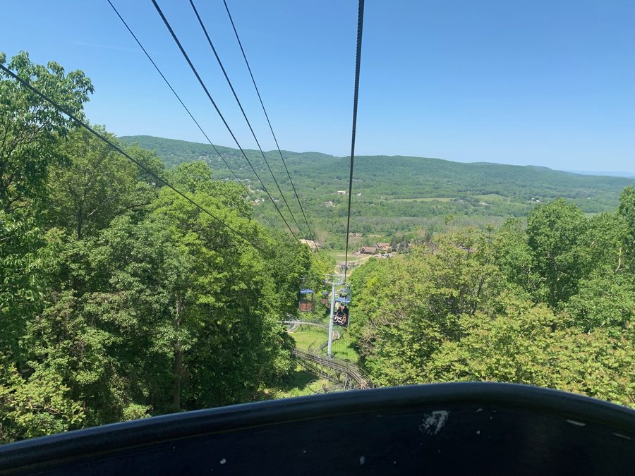 Подъёмник Mountain Creek в Верноне, Нью-Джерси, в летний день