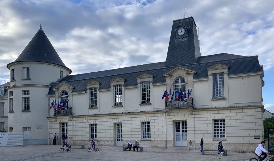 File:Hôtel ville Clamart 2.jpg