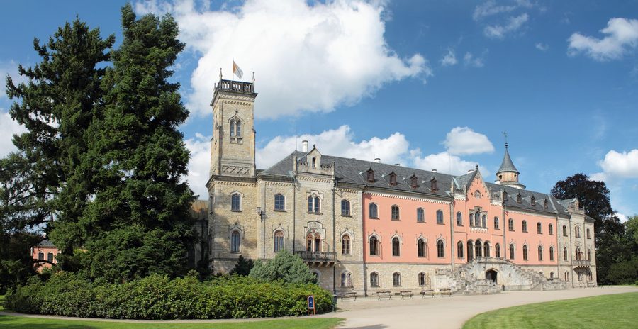 Außenansicht von Schloss Sychrov in der Region Liberec