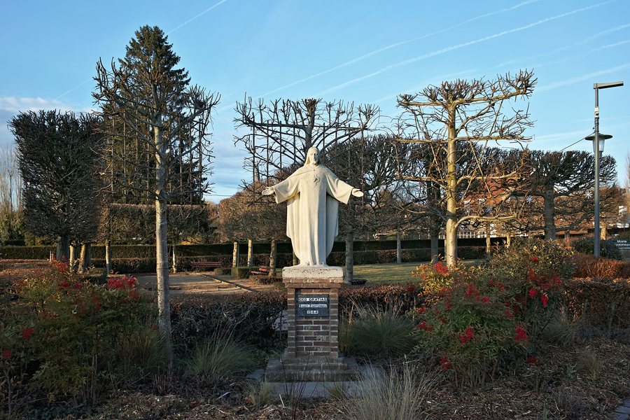 File:Englos deo gratias.jpg