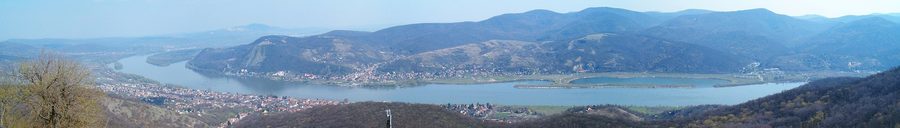 Панорамный вид от Надьмароша через Дунай на Вишеградские горы