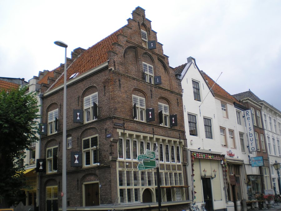 File:'t-Wapen-van-Gelderland Markt-2 Zaltbommel Nederland.JPG