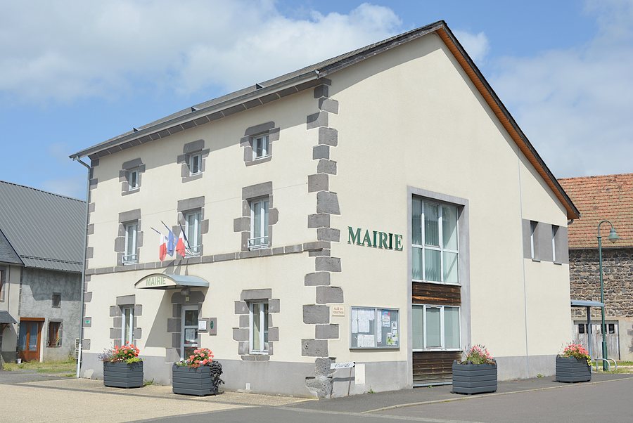 File:Mairie d'Olby 2021-08-17.JPG