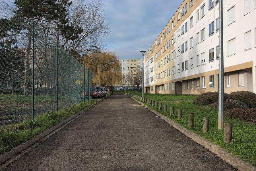 File:Avenue Aristide Briand à Chartres.jpg