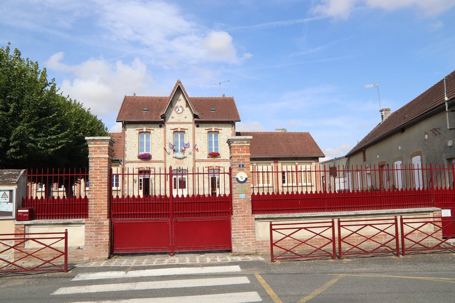 File:Mairie de Léchelle (France, 77) 1.jpg