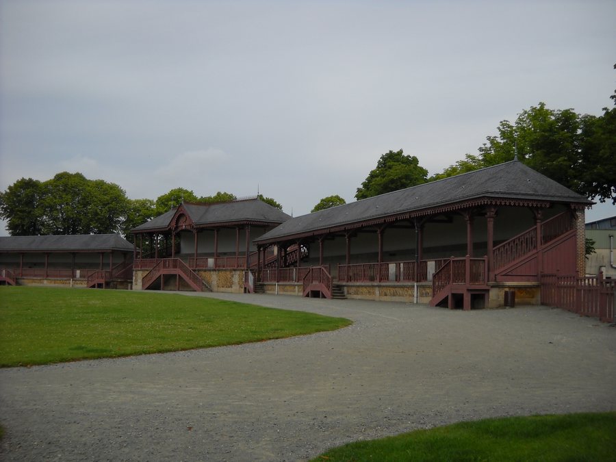 File:Mortagne-au-Perche - Hippodrome - 1.JPG