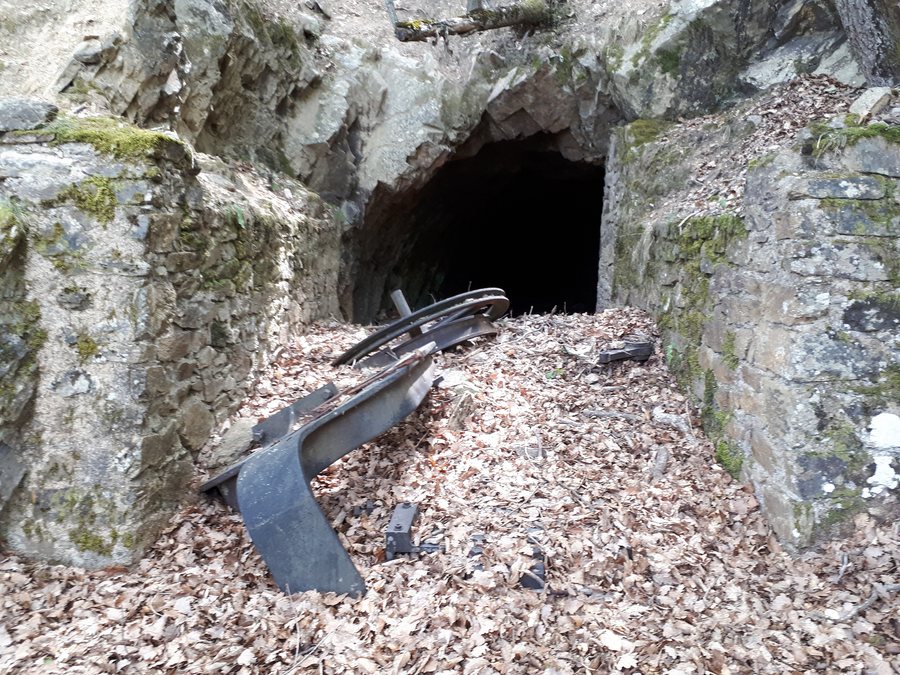 File:Ancien mine de fer Vernet-les-Bains.jpg