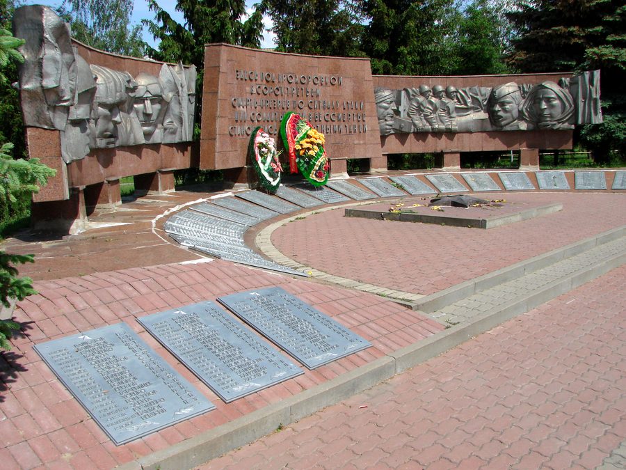 Мемориал Вечного огня в Прохоровке, важный объект наследия Курской битвы в Белгородской области.
