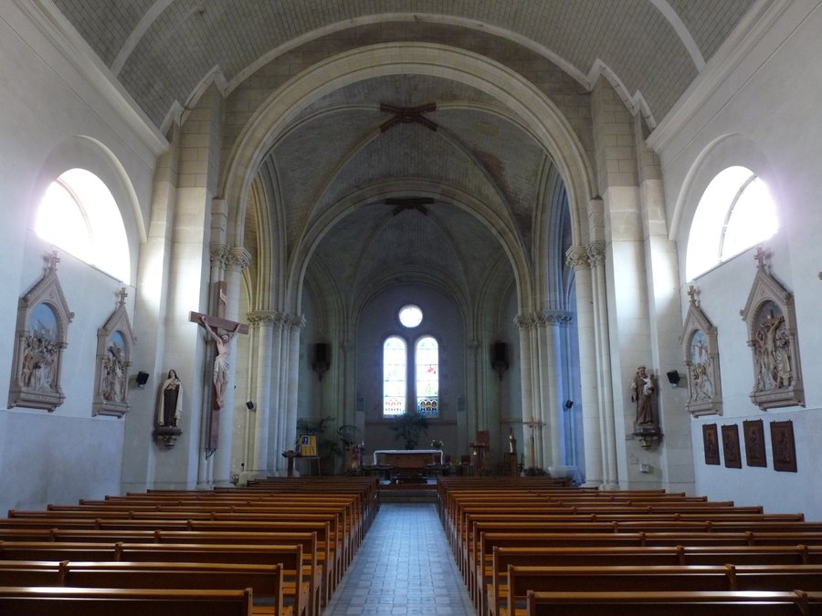 File:Liré (49) Église Notre-Dame - Intérieur - 01.jpg