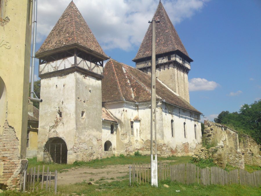 Евангелическая церковная крепость Весэуда возле Чирпэра