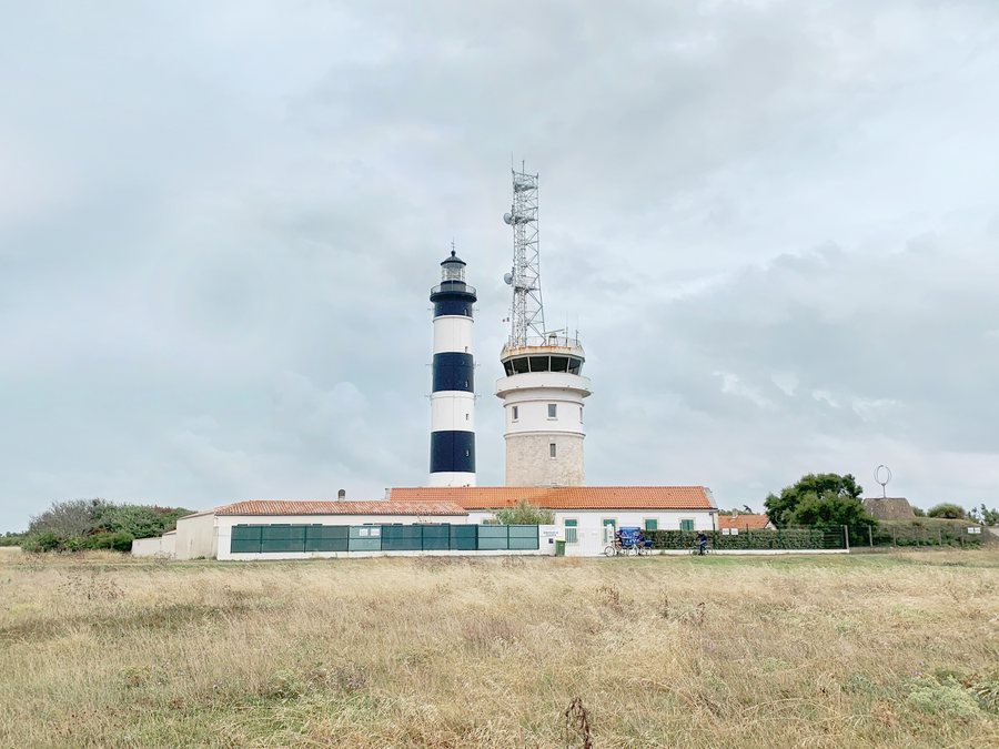 File:Semaphore+phare-de-Chassiron-Saint-Denis-dOleron-byRundvald.jpg