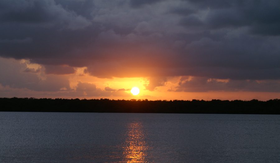 Sonnenuntergang an der Praia do Jacaré in Cabedelo, Paraíba