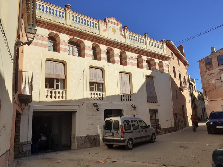 File:Cal Bessó (els Guiamets).jpg