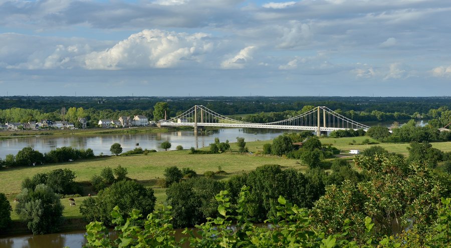 File:Pont de Varades on the river Loire.jpg