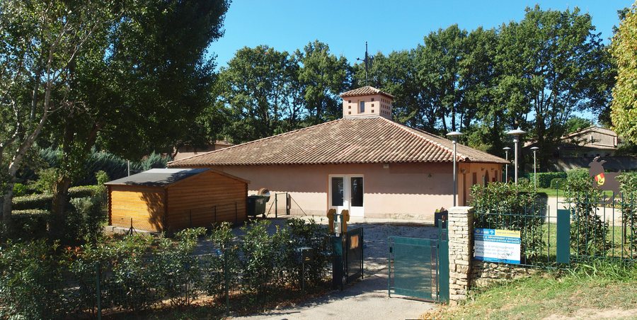 File:Châteauneuf-le-Rouge-FR-13-crèche municipale-02.jpg