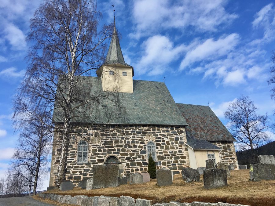 Слидредомен, средневековая каменная церковь в Вестре-Слидре