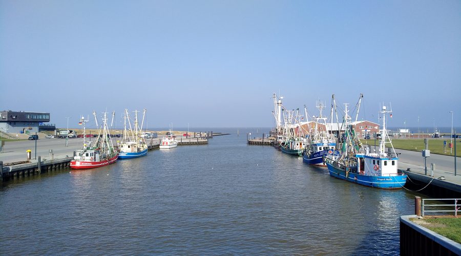 Рыболовная гавань Дорнумерзиля, вид в сторону моря от водоподъемной станции