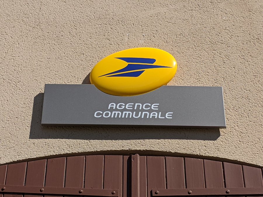 File:Chamelet - Agence postale communale, panneau (août 2022).jpg