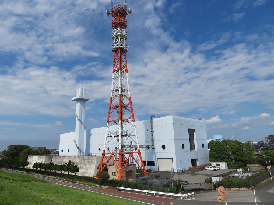 Станция водоотведения Misato рядом с рекой Эдогава в Misato, Сайтама