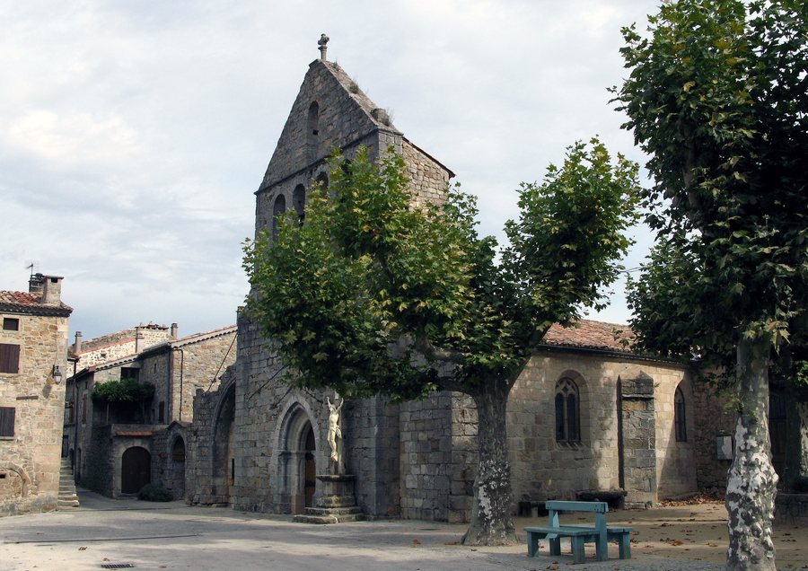 File:Eglise St.-André Ailhon.jpg