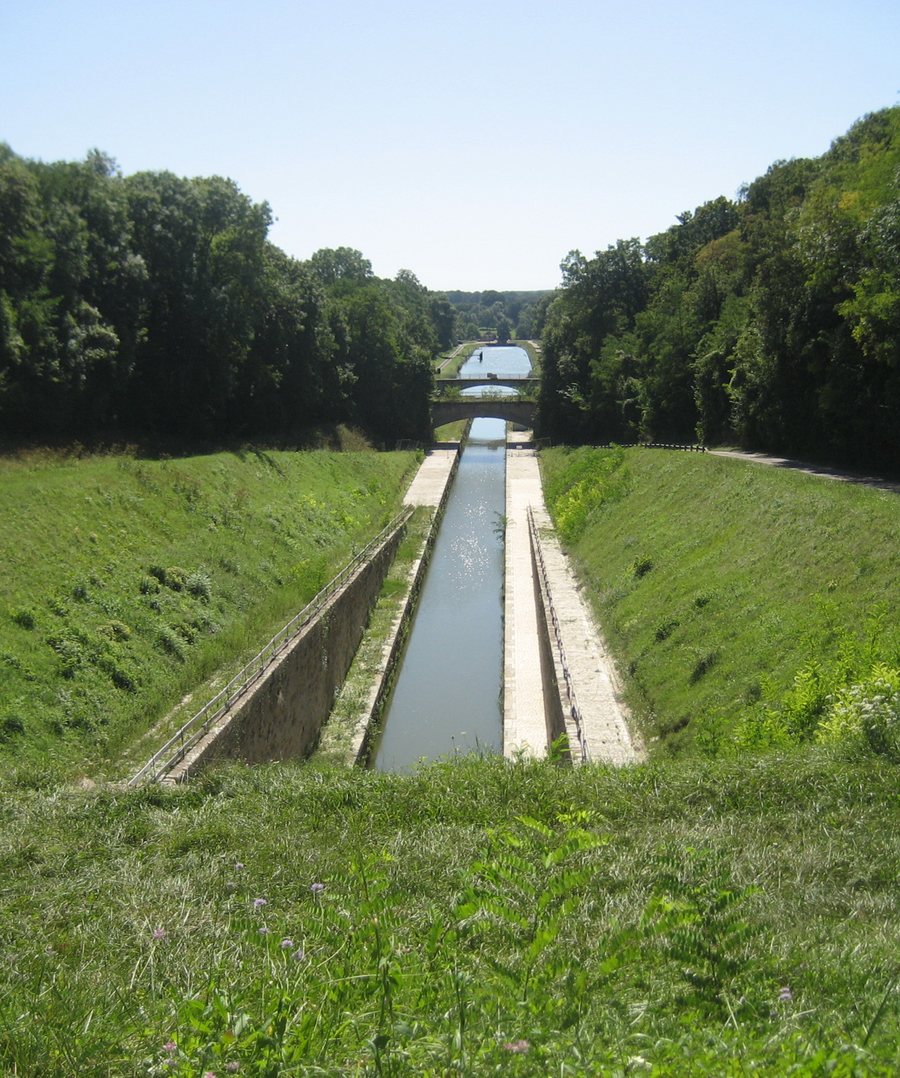 File:Canal de l'Est (Canal des Vosges), Souterrain de Savoyeux. - panoramio.jpg