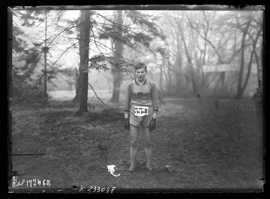 File:Montreuil(-sous-Bois), 24-12-33, Schroeven (cross international) - btv1b532889637.jpg