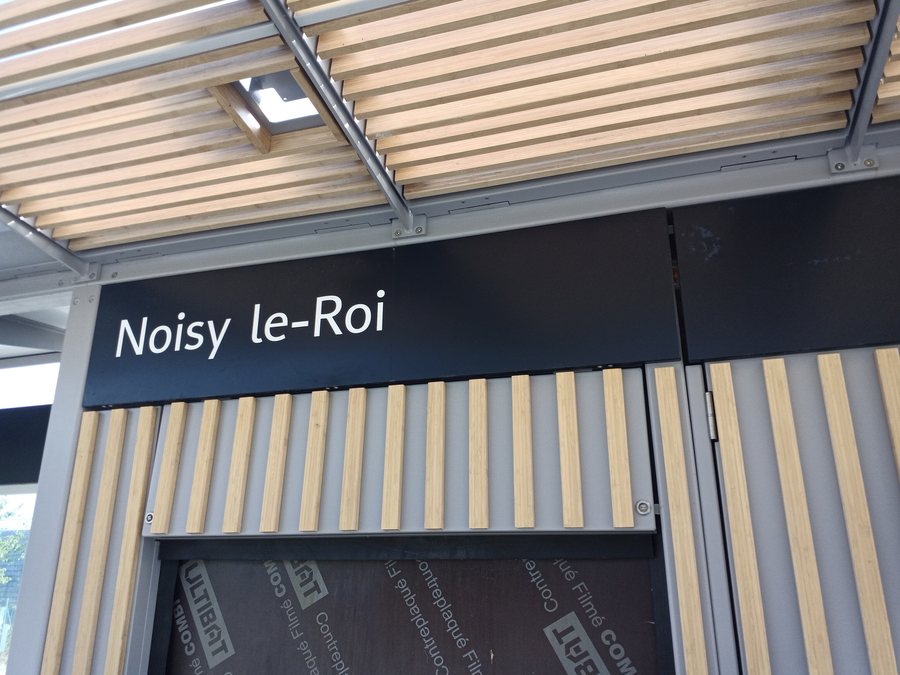 File:Noisy-le-Roi T13 Express 2022 04.jpg