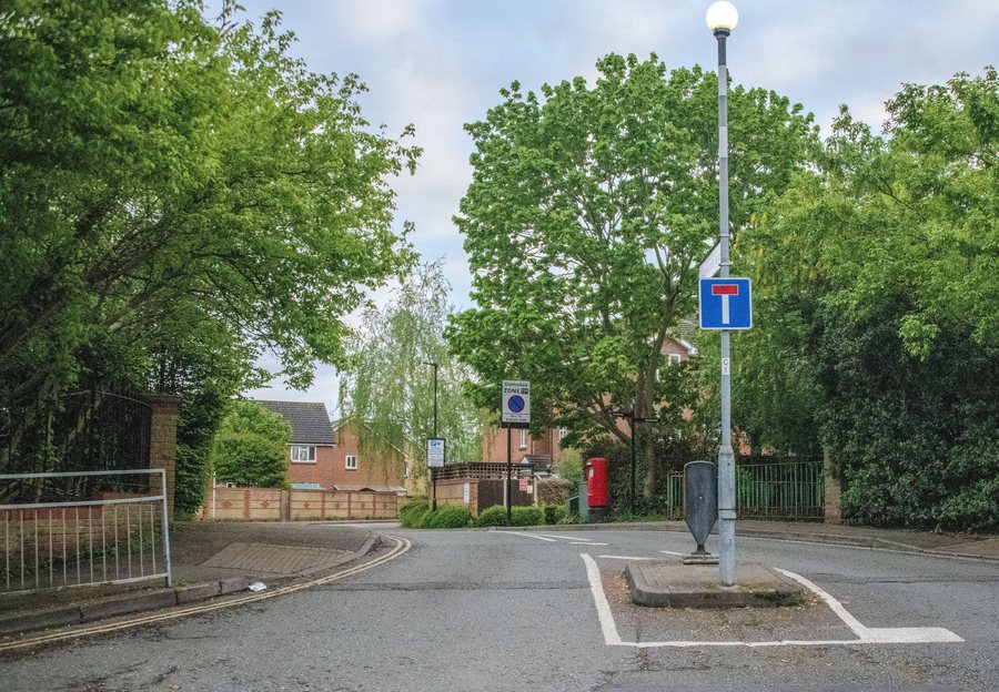 File:London , Hounslow - Shirehorse Way - geograph.org.uk - 8028628.jpg