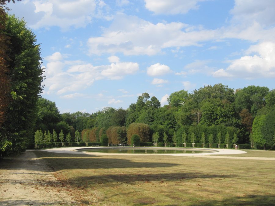 File:Château de Champs-sur-Marne Garden in July 2022 2.jpg