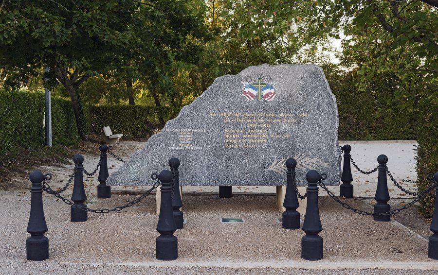 File:Cahuzac (Tarn) - Monument aux Morts.jpg