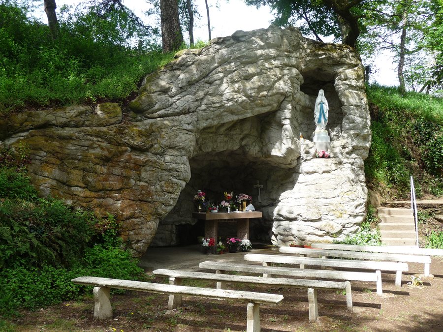 File:Jallais - Grotte de Lourdes route de la Jubaudière.jpg