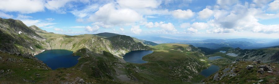 Панорама Семи Рильских озёр в горах Рила.