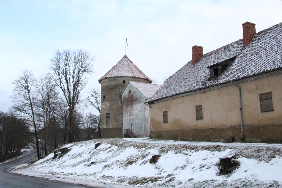 Замок Алсунга, историческое укрепленное поместье в Алсунге, Латвия.