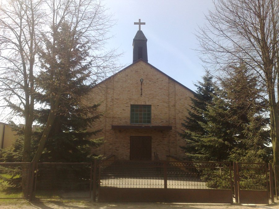 File:Chodow-kosciol-1.jpg