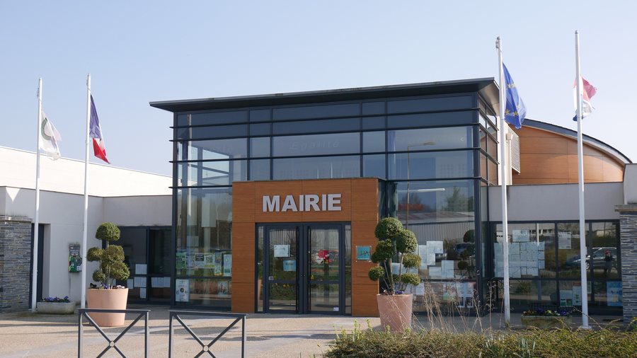 File:Mairie Champigné.jpg