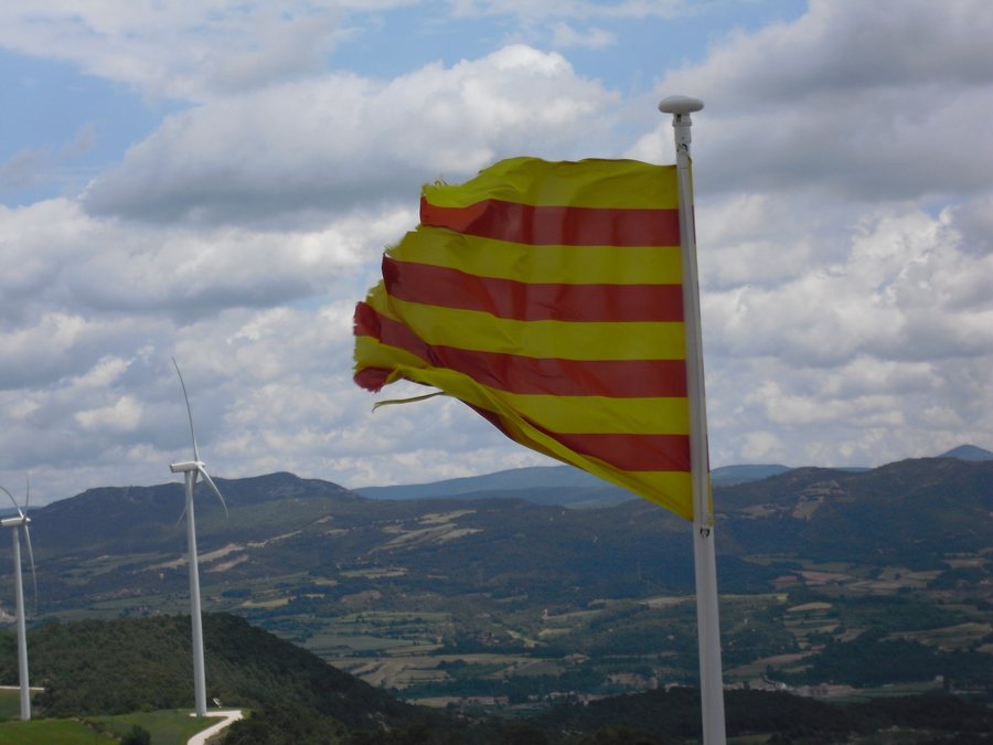 File:Forés. Catalonian Flags - panoramio.jpg