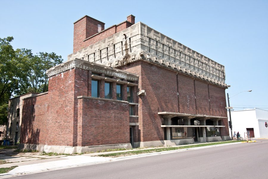 Полный внешний вид склада A. D. German Warehouse, спроектированного Фрэнком Ллойдом Райтом в Richland Center, Wisconsin