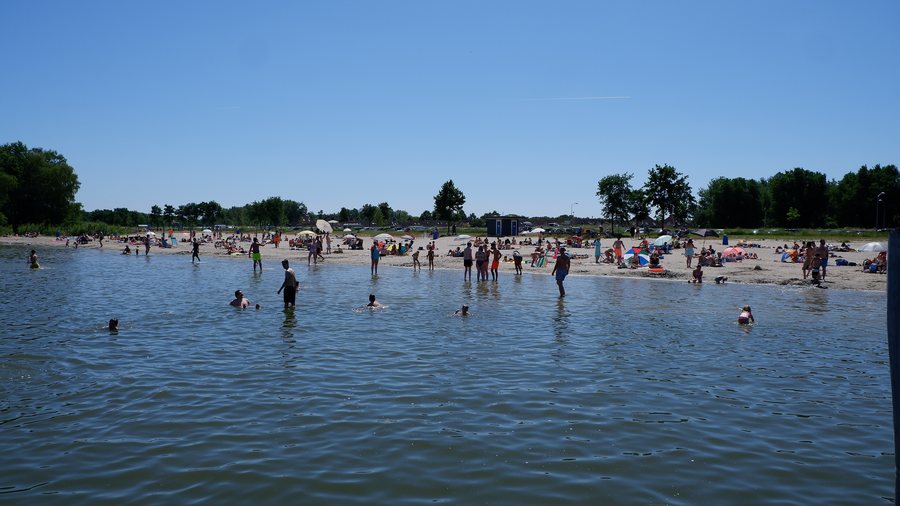 File:2021 Zeewolde strand02.jpg